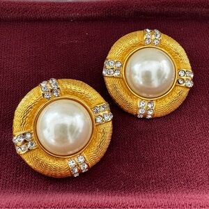 ✨Beautiful Signed Alfred Sung Gold and Pearl Clip-On Earrings